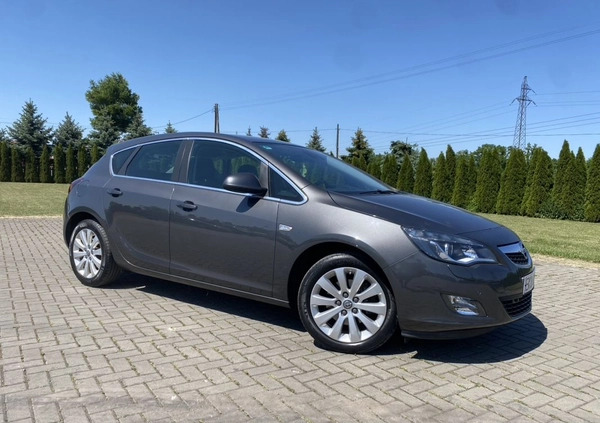 Opel Astra cena 26900 przebieg: 200000, rok produkcji 2011 z Kutno małe 781